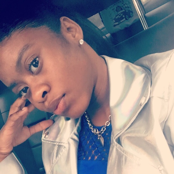 Meet your Posher, Tamia - Picture 1 of 1